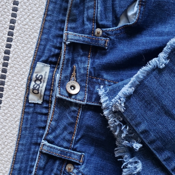 On SALE! 👖 Styled Jeans👖 - Picture 2 of 2